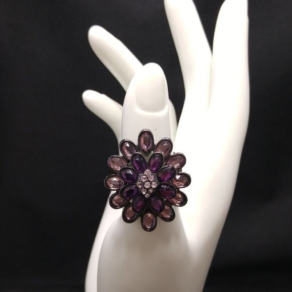 Purple & Lavender Flower Gun Metal Gray Stretch Ring, Size 7 - Picture 7 of 8